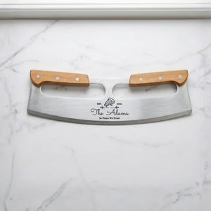 Custom engraved pizza cutter gift for him, perfect gift for Father’s Day, birthdays, anniversaries, and housewarming gifts.