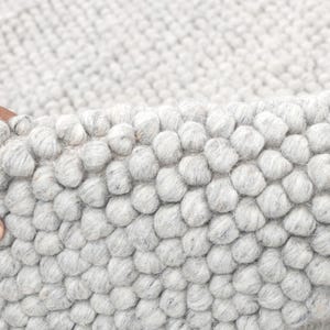 Handwoven Chunky Wool Rug – Light Gray, Scandinavian Design