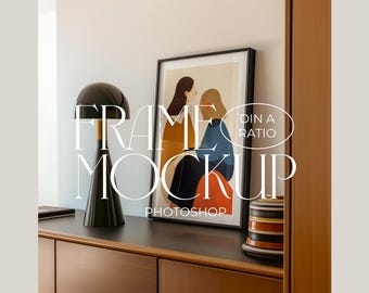 DIN A Ratio Vertikaler Rahmen Mockup, Mid-Century Moderne Wohnzimmer Szene, realistisches Kunstwerk und Poster Vorlage für Photoshop, Größen A4, A3