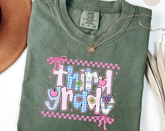 Camiseta de maestro/a de tercer grado Comfort Colors®, camiseta de maestro/a de tercer grado, camiseta de lazo coquette de escuela primaria, camiseta de tercer grado, camiseta de tercer grado
