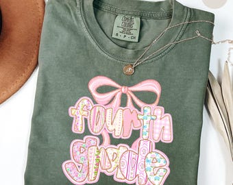 Comfort Colors® Coquette Bow lärartröja för fjärde klass, grupptröjor för fjärde klass, lärarpresent, tillbaka till skolan-tröja, grundskoletröja