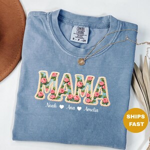 Mammalivströja, personlig mammanamnströja, personlig mamma-tröja med konstlappmönster och barnnamn, blommig mammapresent