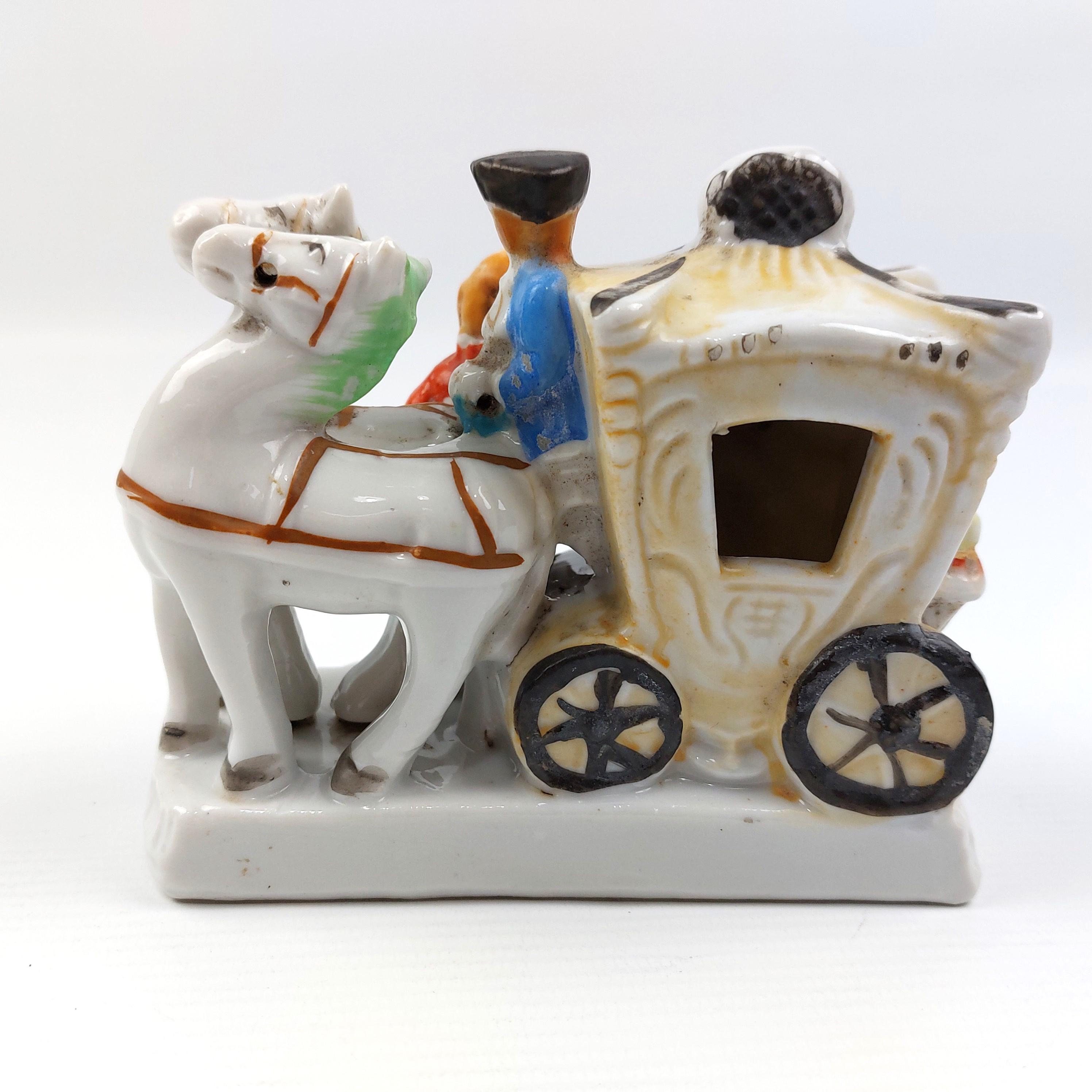 ヴィンテージ磁器の馬車と馬の置物 - ビクトリア朝時代の馬車飾り