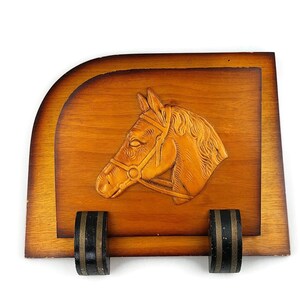 Portacartas de madera con forma de caballo de la década de 1940: organizador rústico para colgar en la pared