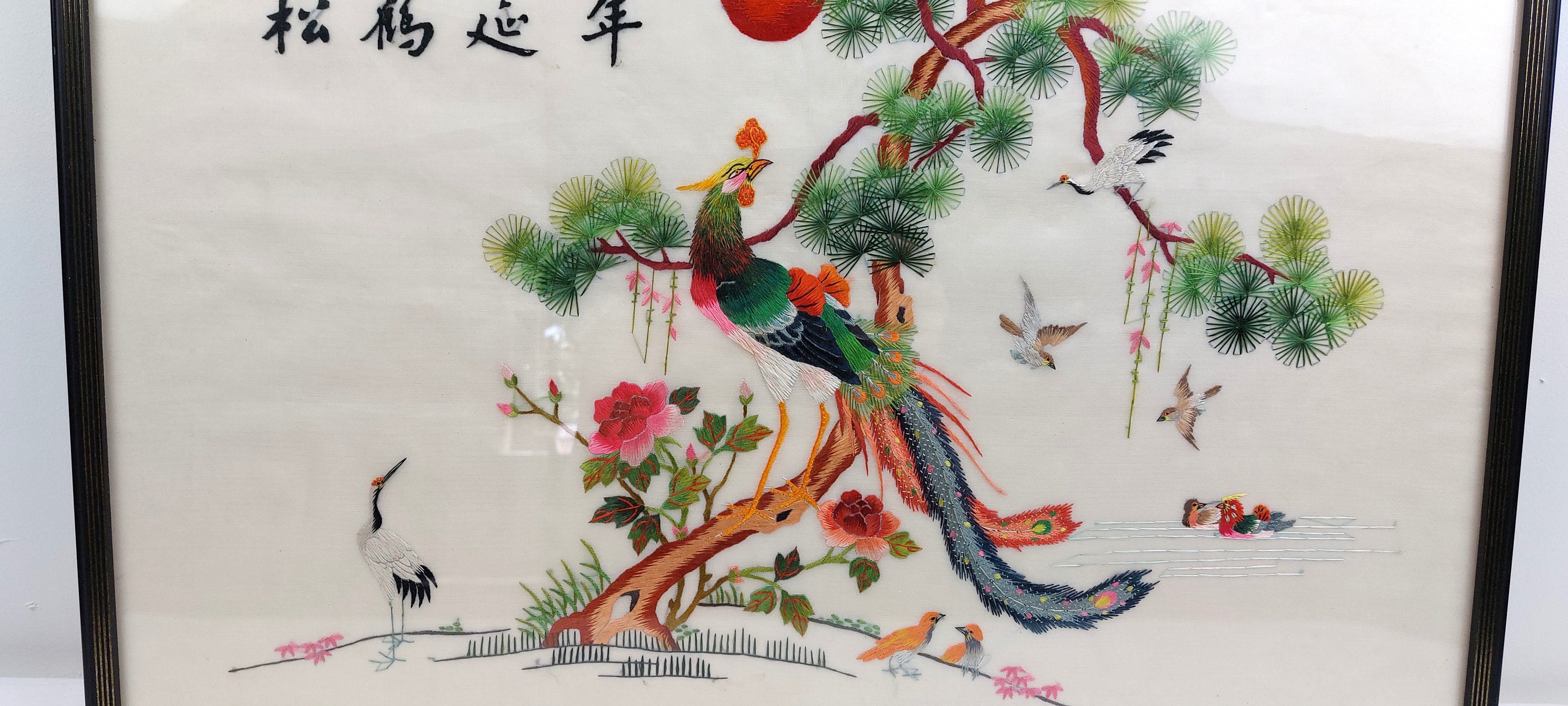 中国孔雀シルク刺繍アート作品（額入り） - ヴィンテージシノワズリ壁