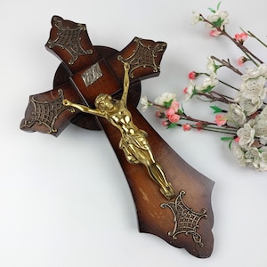 Vintage Art Deco Brass & Wood Crucifix – Ornate Religious Wall Cross