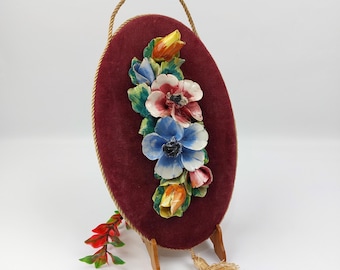 Plaque vintage Capodimonte en velours d'art mural. Fleurs