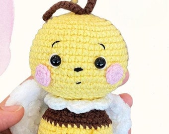 Mini crochet bee pattern - cute amigurumi bee - small amigurumi crochet pattern