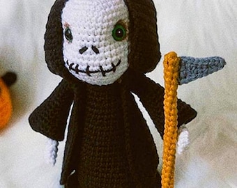 GRIM REAPER amigurumi toy pattern PDF - Halloween crochet pattern. Death crochet pattern. Amigurumi Grim Reaper with scythe crochet pattern