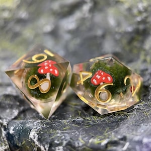 Mushrooms and Moss - Dice Set. Dungeons and dragons, D&D Dice set, Dice Set for Dungeons and Dragons. D20 TTRPG Dice