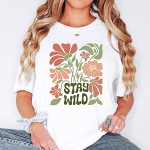 Comfort Colors Stay Wild Shirt, Floral Women Shirt, Women Rights Shirt, Empowered Women Tees, Inspirational Women Shirt, Feminist Gift Bild 3