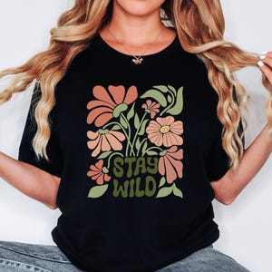 Comfort Colors Stay Wild Shirt, Floral Women Shirt, Women Rights Shirt, Empowered Women Tees, Inspirational Women Shirt, Feminist Gift Bild 2