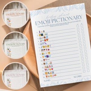 Può includere: Fogli di gioco Baby shower Emoji Pictionary. I fogli di gioco hanno un design floreale e includono un elenco di emoji per indovinare le parole o le frasi. La persona con le risposte più corrette vince. I fogli sono su un vassoio di legno.