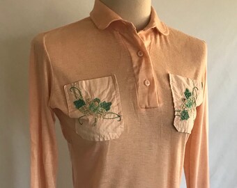 1970s Thin Rib Knit Collared Henley with Floral Applique Pockets - Boho Rib Knit - Peach Rib Knit - Long Sleeve Tee -Licorice Brand -Size XS