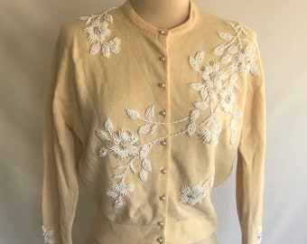 1960s Hand BEADED Floral Wool Cropped Cardigan - Rockabilly Cardigan - Pin Up Cardigan - Size S - Pearl Beaded -Glass Beaded -Cream Cardigan