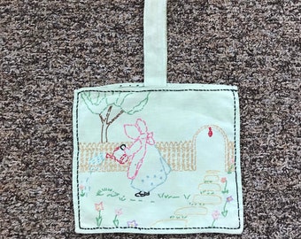 1930s Hand Embroidered Cotton Wristlet Purse - Whimsical Purse - Art Deco Purse - Vintage Embroidered Purse - Child's Purse - Sunbonnet Sue