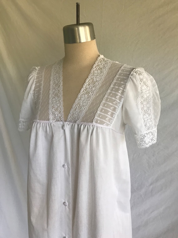 1970s Lace and Cotton Robe with Pockets - Lightwe… - image 1