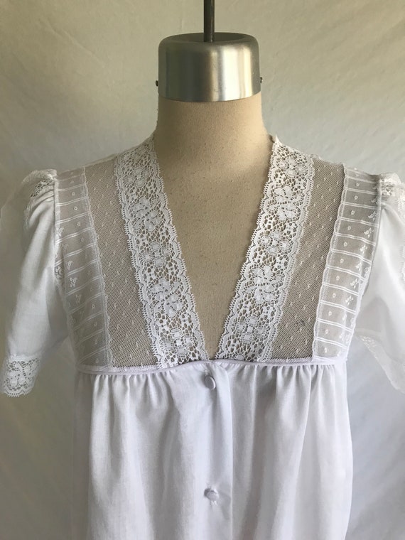 1970s Lace and Cotton Robe with Pockets - Lightwe… - image 5