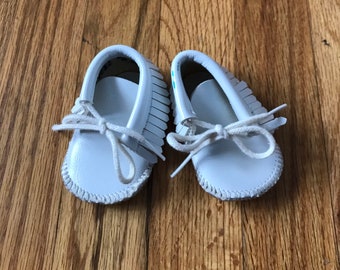 1970s Vegan White Pleather Baby Moccasins - Boho Baby Shoes - Vintage Baby Booties - Hippie Baby Shoes