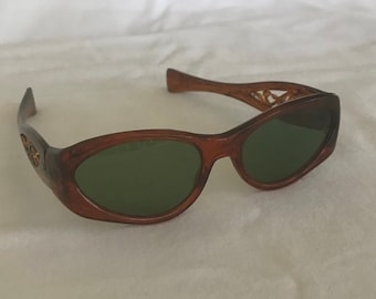 1950s Carved Faux Tortoise Shell Sunglasses: Green Lens Pin Up Style