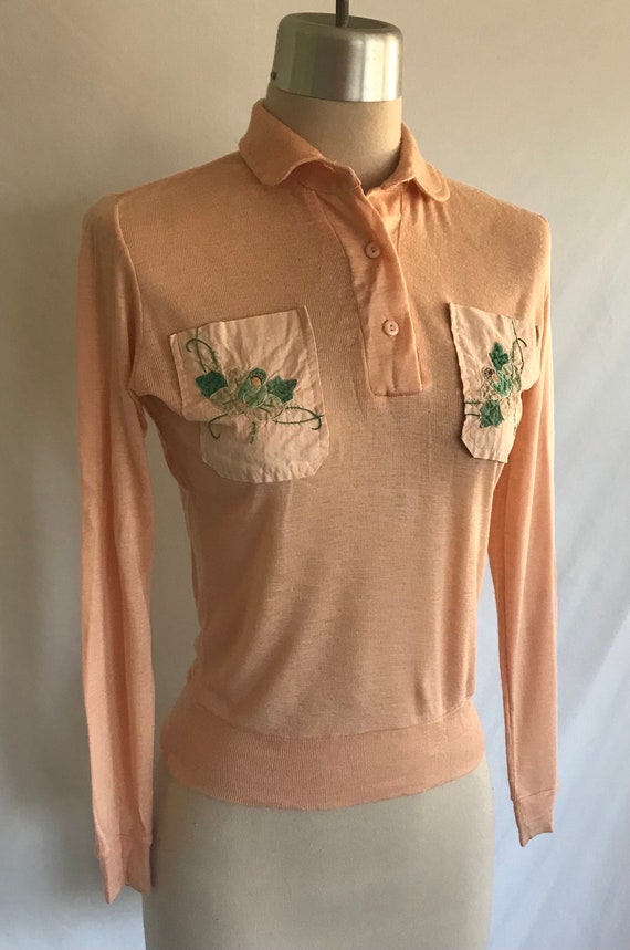 1970s Thin Rib Knit Collared Henley with Floral Ap