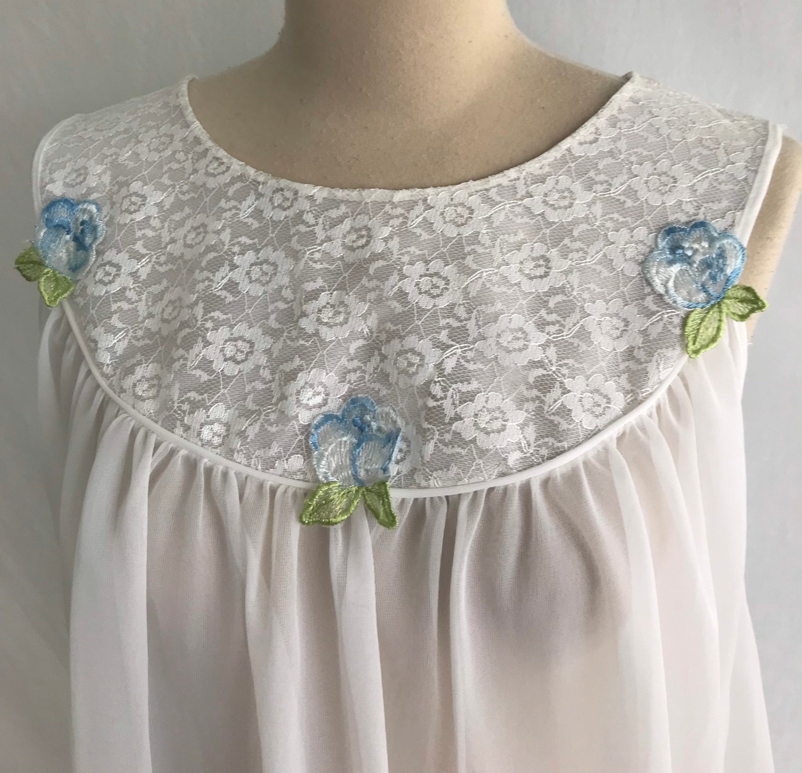 1950s Nylon and Lace Peignoir Set 1950s Nightgown and Robe - Etsy