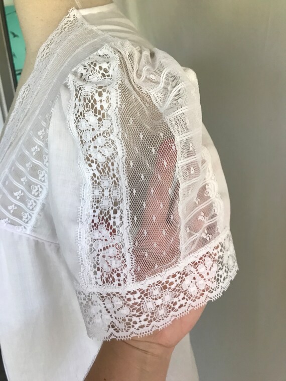 1970s Lace and Cotton Robe with Pockets - Lightwe… - image 6