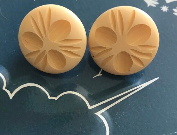 1940s Bakelite Cream Corn Clip On Earrings - Pin … - image 2