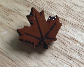 1940s Little Wood Maple Leaf Brooch - Pin Up Brooch - Novelty Brooch