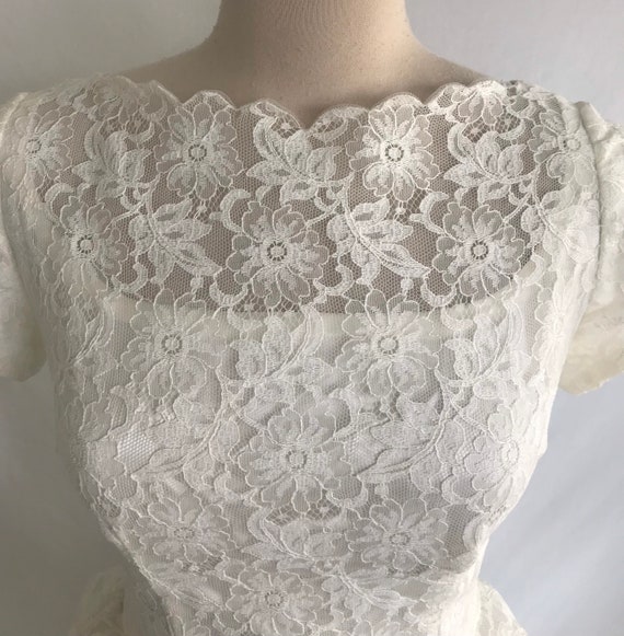 1950s Tulle and Lace Scalloped Peplum Wedding Gow… - image 5