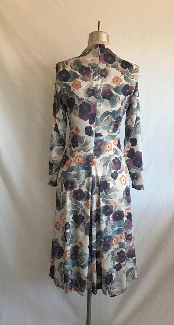 1970s Floral Knit Mock Neck Raglan Sleeve Dress -… - image 7