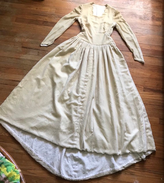 1940s Buttercream Velvet Scalloped Neckline Puff S
