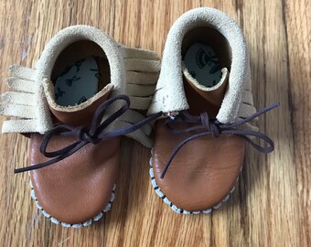 1970s TAOS Leather Fringe Baby Moccasins - Boho Baby Shoes - Hippie Baby Shoes - Vintage Baby Booties