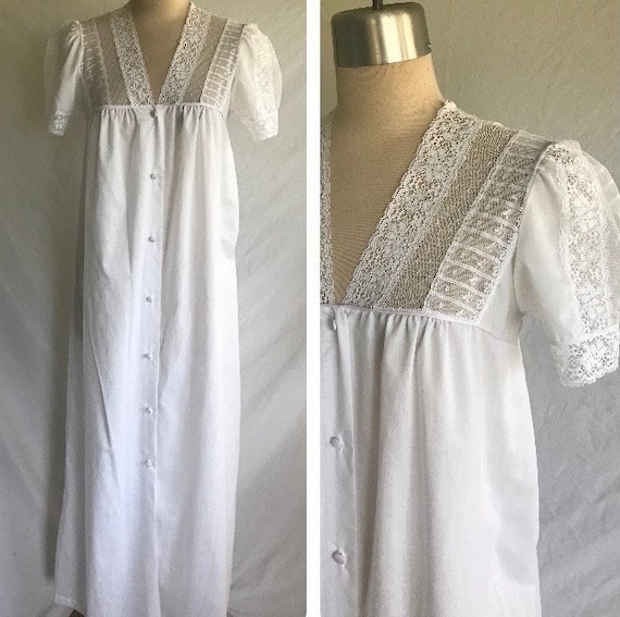1970s Lace and Cotton Robe with Pockets - Lightwe… - image 2
