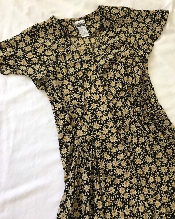 1990's Does 1940's Boho Grunge Rayon Floral Flutte