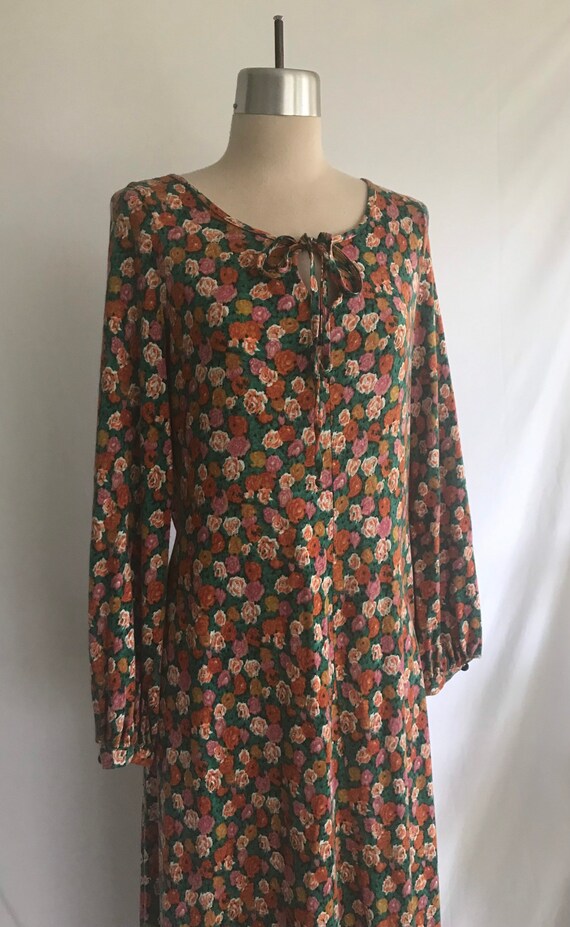 1970s Jersey Knit ROSE Print Tie Front Dress - Bo… - image 3