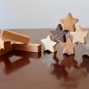 Estrellas y rayas / Bloques apilables de madera totalmente naturales para niños
