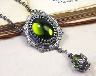 Green Renaissance Jewelry, Olive Necklace, Renaissance Pendant Necklace, Tudor Costume, Medieval Wedding, Ren Faire, Bridesmaid, N1