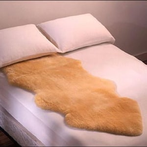 Echter Schaffellteppich, australisches Doppelfell Medizinisches Schaffell Kurzhaar-Champagne Pelzteppich 2 x 6 ft Wurfteppich Home Gesundheit Medizinisches Schaffell