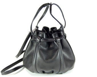 Black or grey drawstring bag, bucket bag "Sophie" in Italian leather /lined/detachable shoulder strap/handmade in Canada/