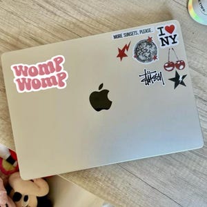 Adesivo in vinile Womp Womp, meme divertente, rosa