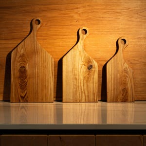 Schneidebrett Set Esche minimalistisch, Charcuterie Board, Servierbrett, Käseplatte Holz, Küchenbrett personalisiert, Geschenk für Koch