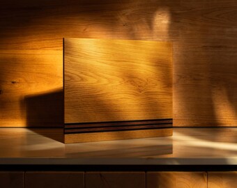 Oak cutting board 40 × 30 cm | Handmade from a single piece of solid wood with a Swiss edge