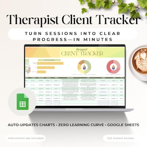 以下が含まれることがあります： 「Therapist Client Tracker」のスプレッドシートがグラフとデータとともに表示されているラップトップ。画面には「Therapist Client Tracker」と「セッションを明確な進歩に変える - 数分で」というテキストが表示されています。ラテアートが施されたコーヒーカップが背景にあります。