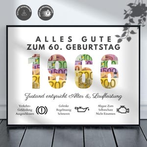 Könnte beinhalten: Ein gerahmter Druck mit dem Text "Alles Gute zum 60. Geburtstag" und dem Jahr "1966", gefüllt mit Bildern von Euro-Banknoten. Darunter steht "Zustand entspricht Alter & Laufleistung" mit zugehörigen Symbolen.