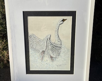 Un cisne en vuelo titulado "Pero aún así me levanto", en honor a una cita de Maya Angelou. Enmarcado y con paspartú. Disponible solo en EE. UU. ENVÍO GRATIS.