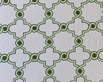 Vintage 2000s Emerald Green Quatrefoil Fabric BTY, Vintage Decorator Geometric Fabric, Vintage Quatrefoil Fabric, Ogee Fabric, Mod Fabric