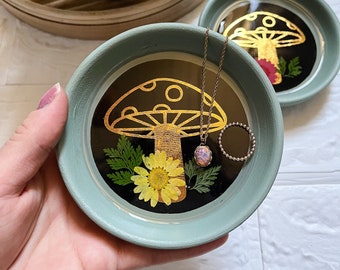 Mushroom jewelry holder, College dorm decor for girls, Cottagecore room decor, Hippie decor, Nature lover gift, Mushroom trinket dish, Boho