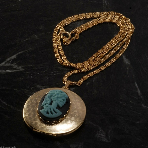 Boho Creation Macarbe Collection Corpse Lady Locket Gold Tone Snail Chain Collier