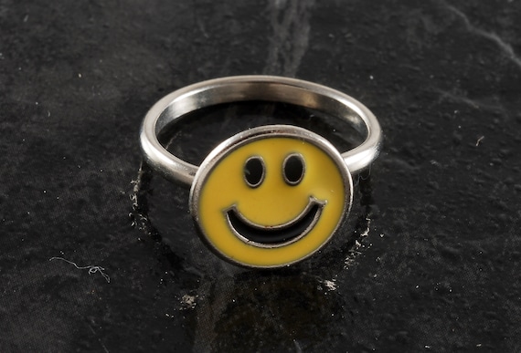 Vintage smiley face ring deals